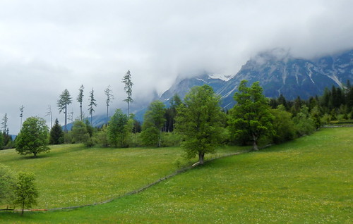 ramsauamdachstein steiermark österreich styria austria dachstein ennstal grün green wolken clouds berge alpen alps