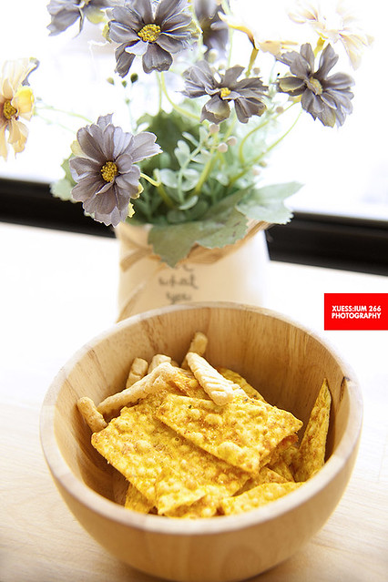 Snacks (Prawn Crackers & Curry Tapioca Chips)