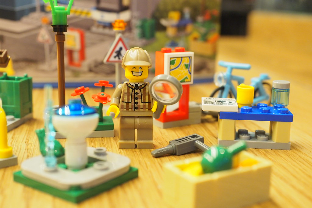 LEGO City Accessory Pack (40170) | Brickfinder Brickfinder | Flickr