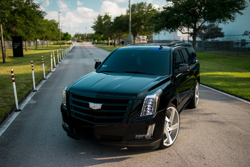 Cadillac Escalade on 5D Brushed Silver