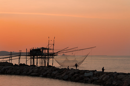 antomarto italia italy abruzzo mare sea pescatore fisherman trabocco sunset tramonto rosso red costadeitrabocchi rete net tufano puntatufano silhoutte silhouette ntomarto