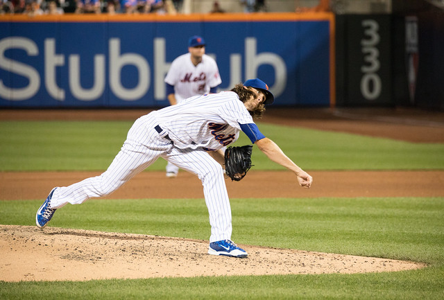 Mets starter Jacob deGrom delivers a pitch against the Cardinals.