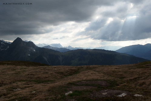 nature landscape alps alpen mountains hiking austria outdoor europe brown grass clouds sun