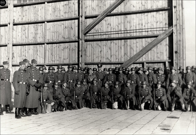 Wehrmacht Soldaten Ballonhalle auf dem Schießstand in Altenberg, Дорожное, bei Königsberg in Ostpreußen