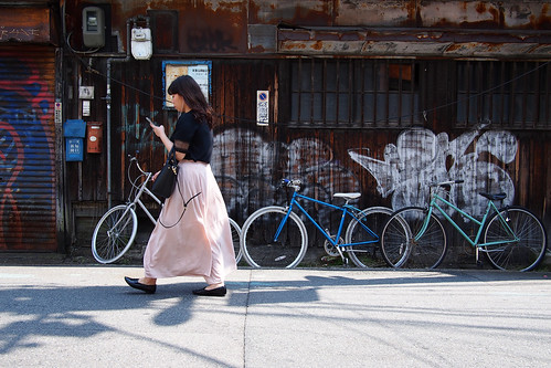 Walking and texting | by Eric Flexyourhead