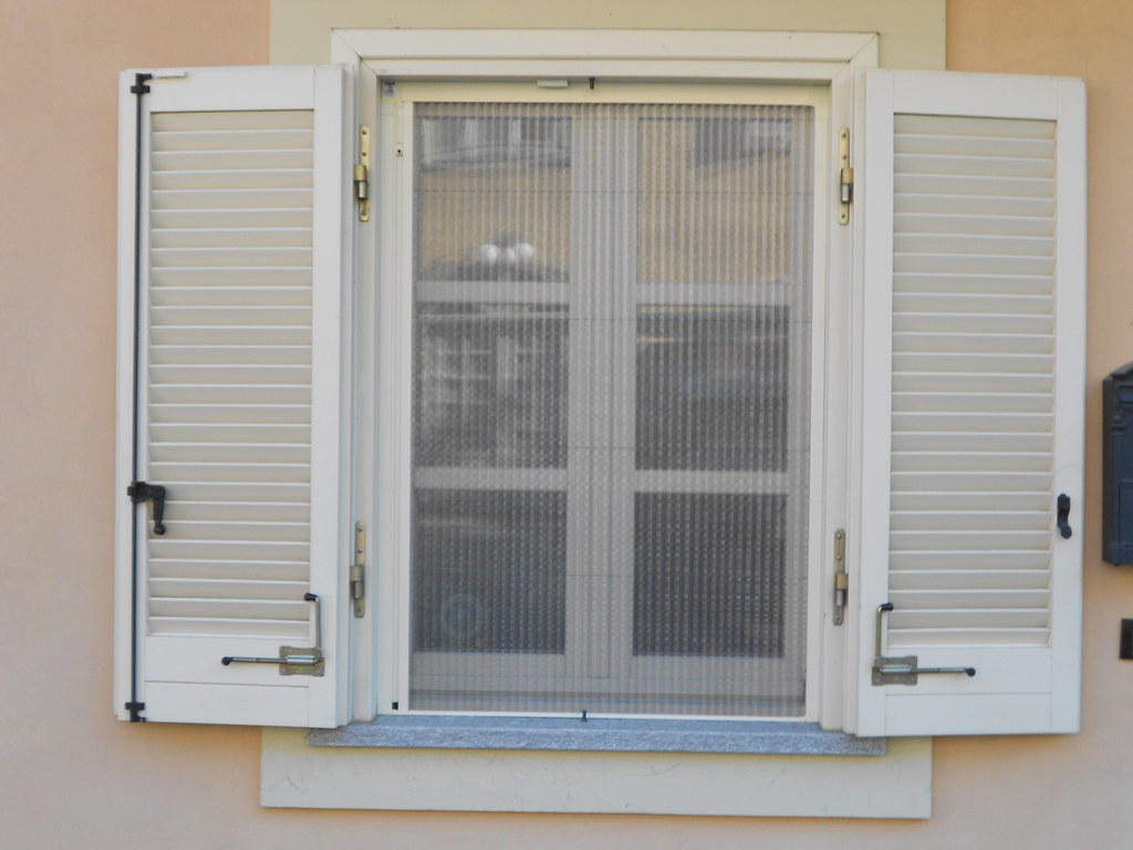 Zanzariera plissettata SqualoNet con rete metallizzata