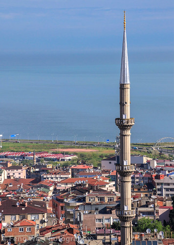 Cityscape, Trabzon, Black Sea Region, Turkey by Feng Wei Photography, 土耳其－Trabzon省－特拉布宗－高耸的尖塔

A towering minaret stands in downtown Trabzon, the capital of Trabzon Provi
