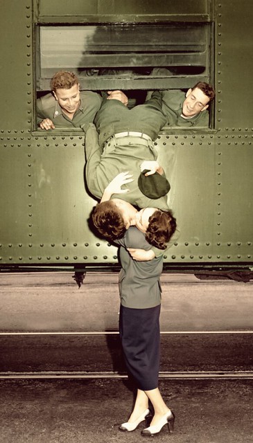 Korean War Goodbye Kiss, LA – 1950 (colourised)