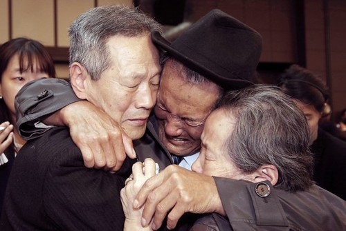 Korea offers talks on tension, family reunions with North | by arif_shamim