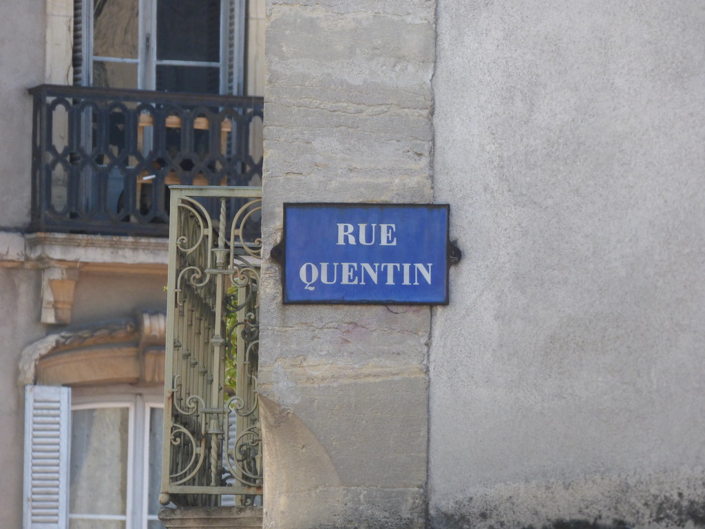 Rue Quentin, Dijon - road sign