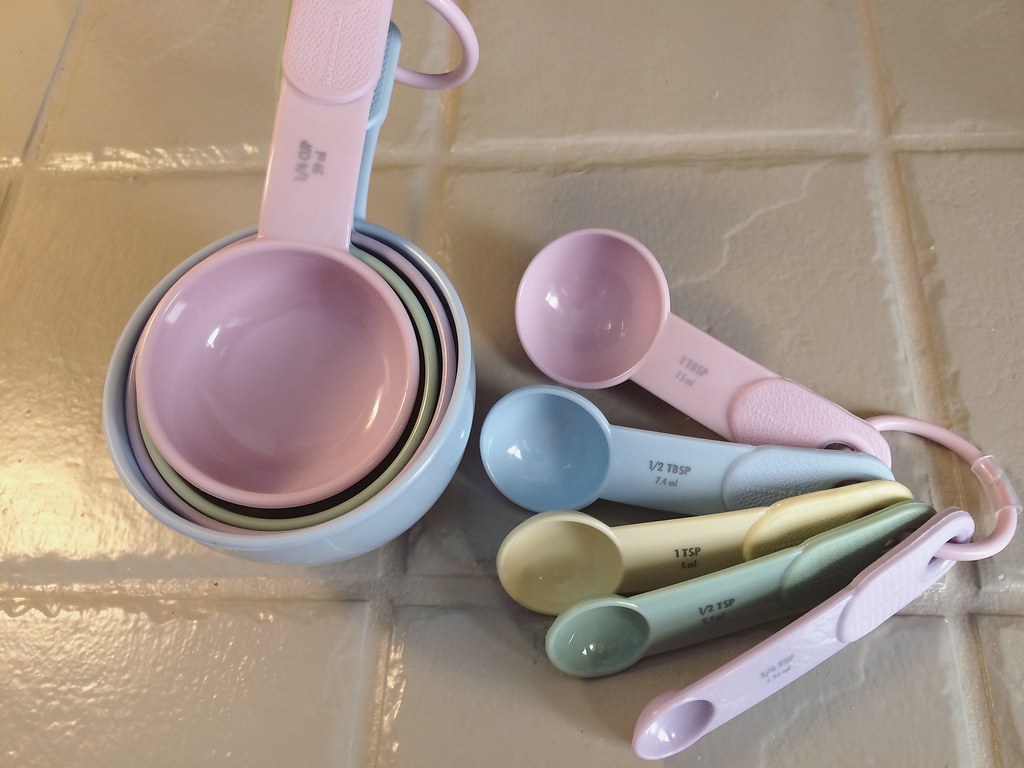 Pastel Kitchenaid measuring cups and spoons, Eli & Anne-Marie