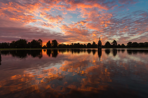 bushypark hamptoncourt kingston royalpark sssi surrey teddington sunrise sun orange red reflection dianafountain clouds