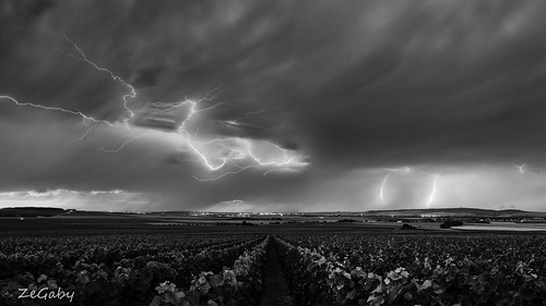 autopanogiga blackandwhite champagne foudre landscape orages panorama pentaxk1 pentax35mm storm thunderstorm vineyards