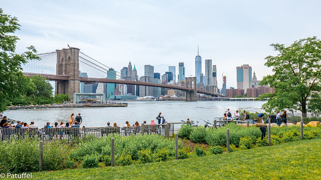 Brooklyn Bridge with Downtown Manhattan skyline - New York