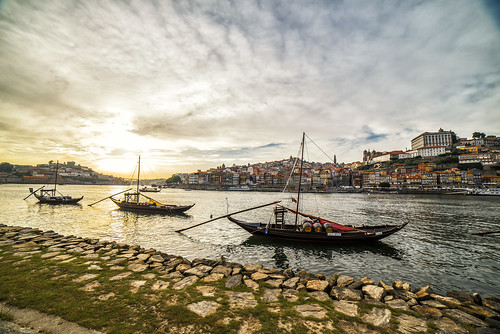 porto oporto portugal river water flow town city cityscape duororiver duoro boat ship wine port sunset sun wideangle history historical dusk landscape outdoor travel traveler