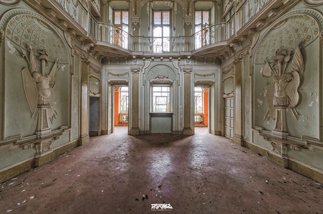 abandoned Manor IT2-3