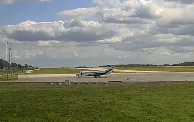 London Executive Embraer Legacy 650 G-GLEG Duke duchess of Cambridge royal tour Poland Gdansk Airport webcam capture