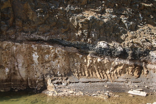 australia mining strata queensland geology dyke basalt diatomite