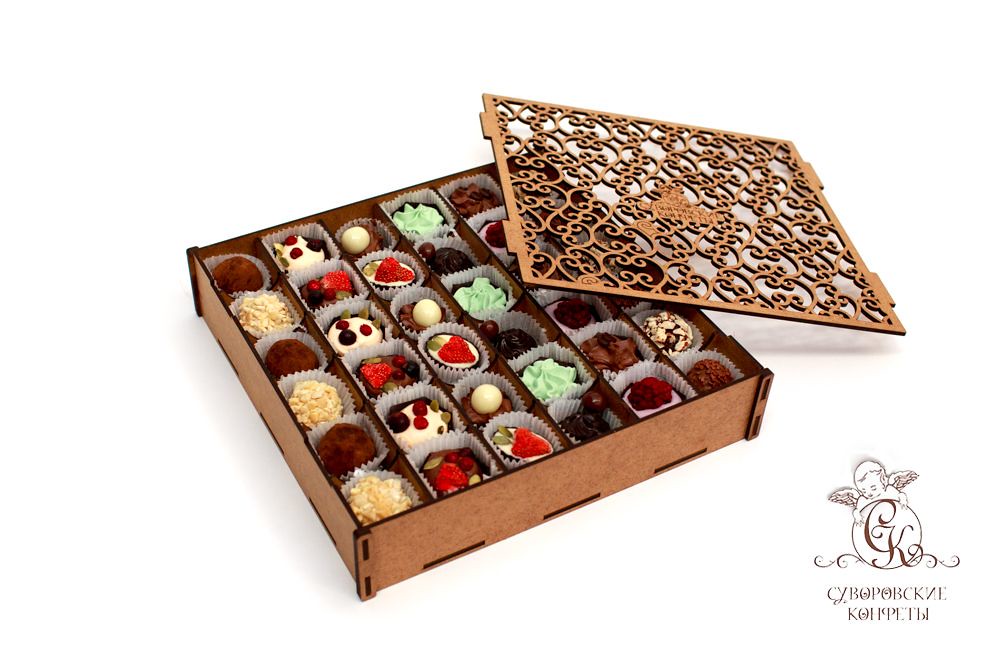 Подарочные наборы конфет купить. Деревянная коробка для подарка. Коробка конфет. Деревянные коробочки для конфет. Набор конфет.