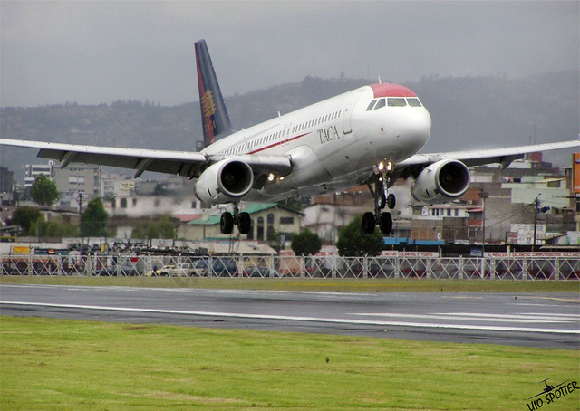 TACA Airbus A320-200 Quito SEQU UIO Ecuador