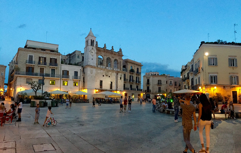 Puglia Bari Piazza Mercantile - 1