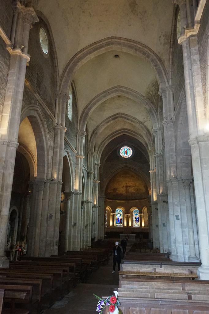 Collégiale Saint-Lazare, Avallon : Vue intérieure