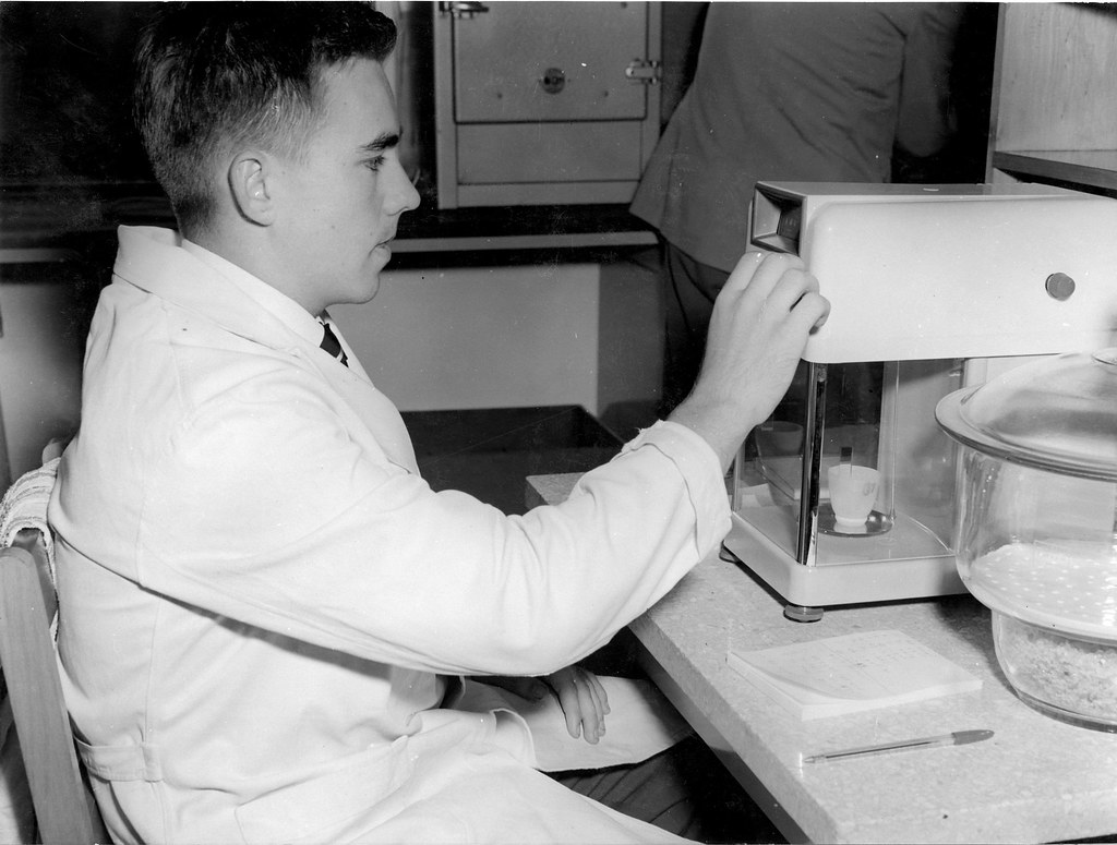 Testing Atmosphere Testing equipment at the air pollution testing laboratory … | Flickr