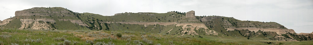 Arikaree Group sandstones over Brule Formation (Miocene-Oligocene; South Bluff, Scott's Bluff National Monument, Nebraska, USA)