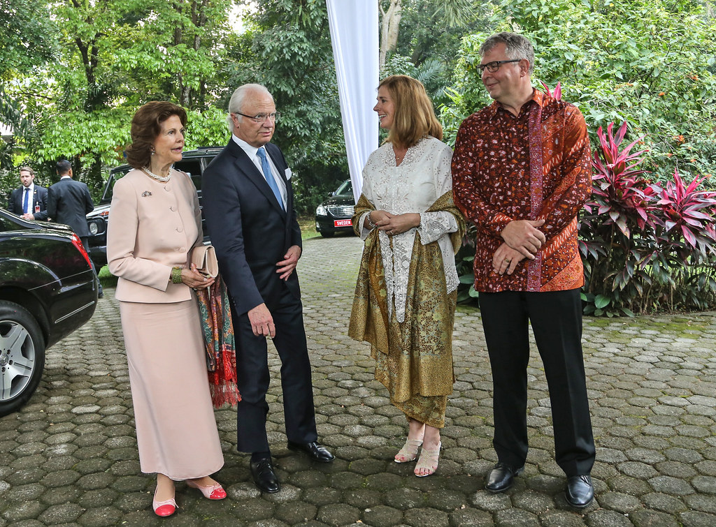 King Carl XVI Gustaf, second left, and Queen Silvia of Sweden, left, are greeted by CIFOR Director General Peter Holmgren,...