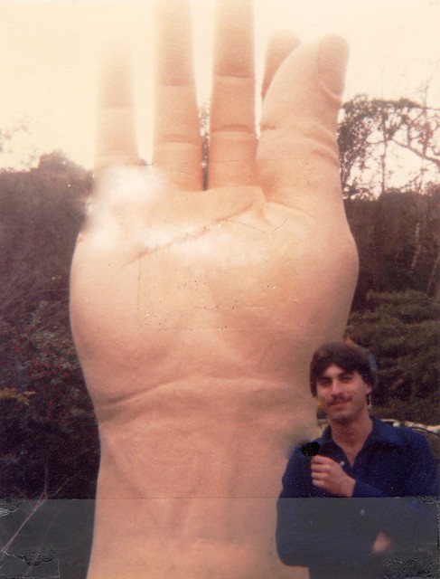 Surreal weirdness with yours truly at age 19 in Los Angeles. Taking in the local culture for the very first time. This is not Mr Hand in 