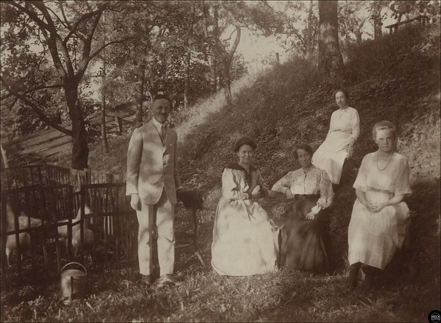 Sommerzeit im Schatten der Bäume - Groß Krebs - Rakowiec, Kreis Marienwerder, Kwidzyn, Westprueßen, Pomerania 1922