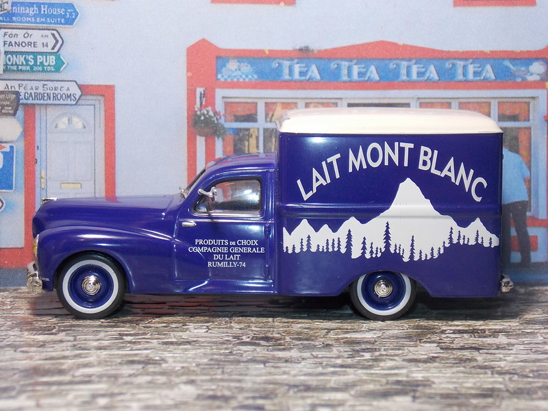 Peugeot 203 C8 - Lait Mont Blanc - 1955