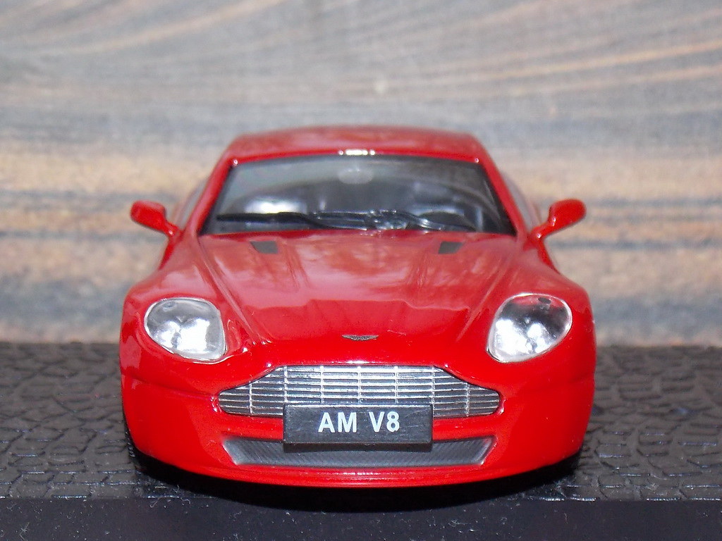 Aston Martin Vantage V8 – 2005
