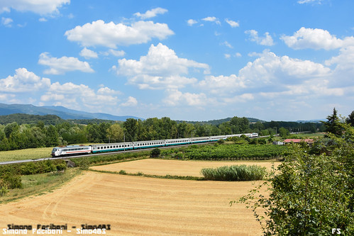 E401.013+E401.015 by Simone Facibeni, Transita nei pressi di Figline V.no la DTS di E401 in nuova livrea Sun mentre svolgono le prime prov