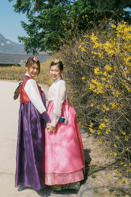 Sisters @ Gyeongbokgung Palace