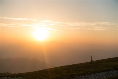 Wegweiser zum Sonnenuntergang by Torsten Frank, Monte Grappa was such a stunner. Really enjoyed the amazing evening mood there.
--
Der Monte Grapp