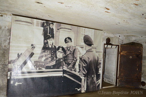 Photo d'archive à l'intérieur d'un bunker