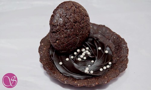 Eggless Chocolate Tart with Cookie