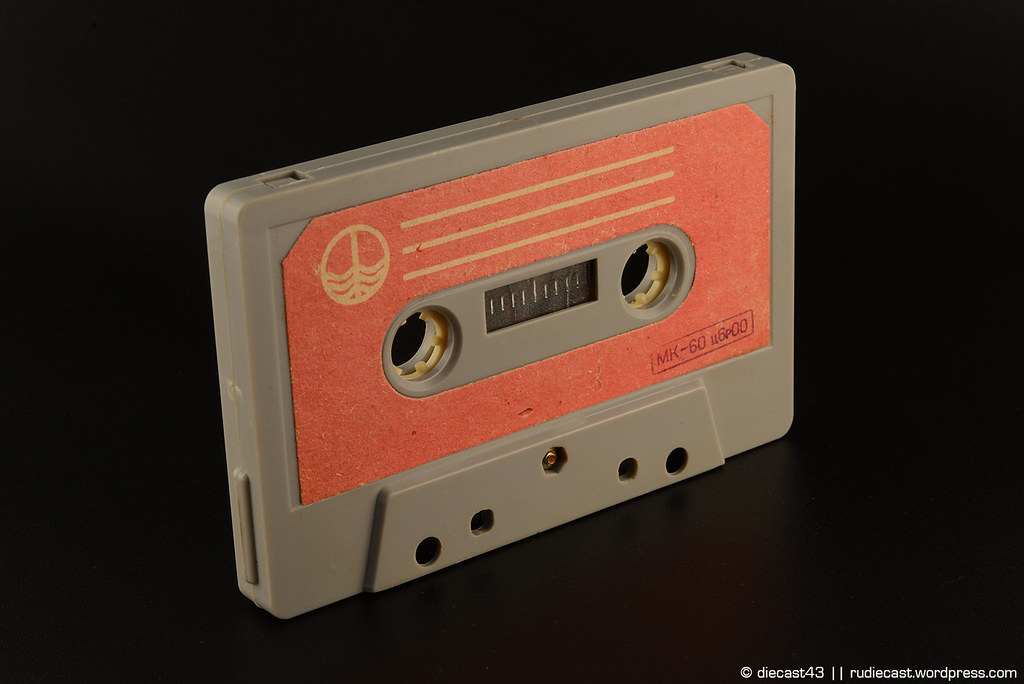 Кассеты ссср. Магнитофонная кассета СССР. МК-60 кассета. Магнитофонная кассета 90. Магнитофон с компакт кассетой.