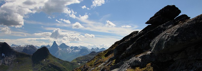 20160630-159F1 | Blick von der Kjerna (650 m), Ofoten, zum Stetinden (1391 m), samisch Stáddá, und Presttinden (1336 m). Nordland / Norwegen, 30.06.2016