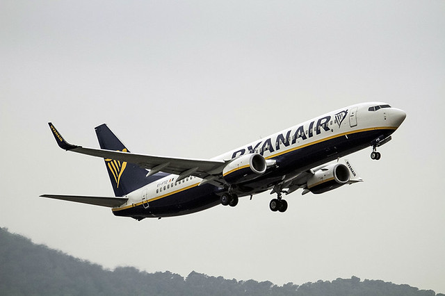 B 737-8AS  Ryanair - despegando de Ibiza-