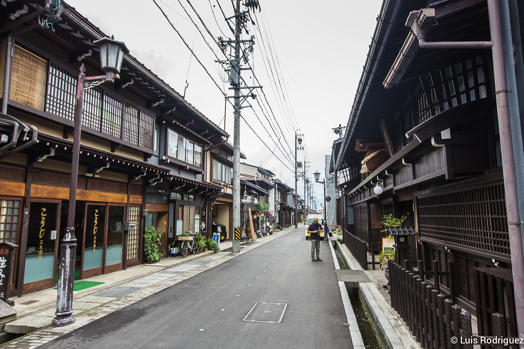 Centro histórico, lleno de bodegas de sake