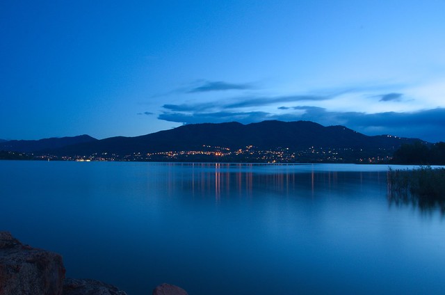 Prime luci al lago - Firts lights on the lake