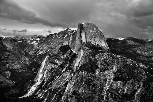 A Fading Light Across Yosemite National Park (Black & White) by thor_mark , nikond800e day4 triptopasoroblesandyosemite yosemitenationalpark lookingne glacierpoint silverefexpr