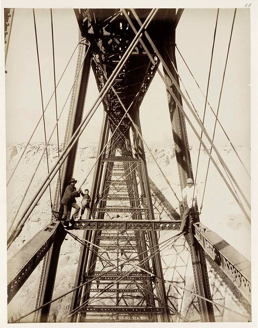 1886 Viaducto Conchi sobre el Cañon del río Loa el más alto de Chile, altura de 104 metros,  largo de 244 metros;  a 3.048 metros sobre el nivel del mar.  El puente fue construido por el ingeniero chileno Joaquín Nicanor Pinto Munizaga.