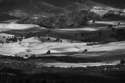 black and white bw canon landscape edit 100400 blue mountains mountain sydney travel travelling holiday australia light highlights shadows lowlights clouds sky explore hills valley beautiful evening view lookout holidays