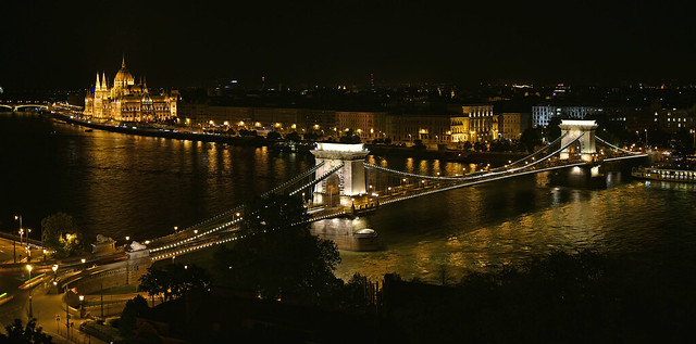 Széchenyi Chain Bridge (Széchenyi lánchíd), Budapest, Hungary