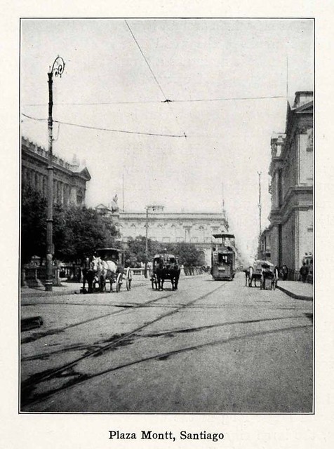 1915 el carro frente a los Tribunales de Justicia ell Congreso Nacional, plaza y Monumento a  Montt Varas,