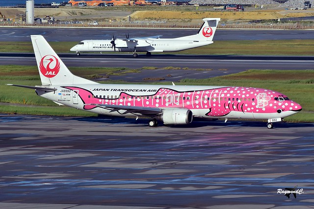 Japan Transocean Air Boeing 737-446 (Sakura Jimbei Livery).