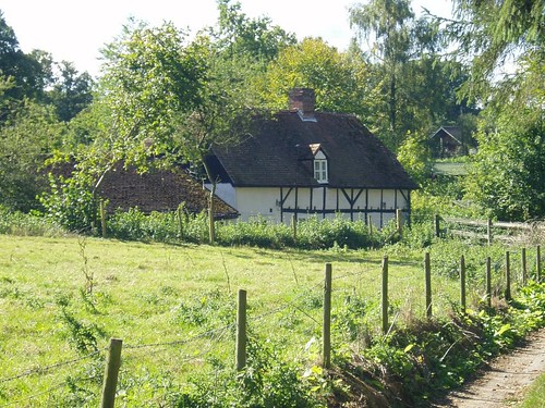 17Sep05 Tudor Style Cottage 40 